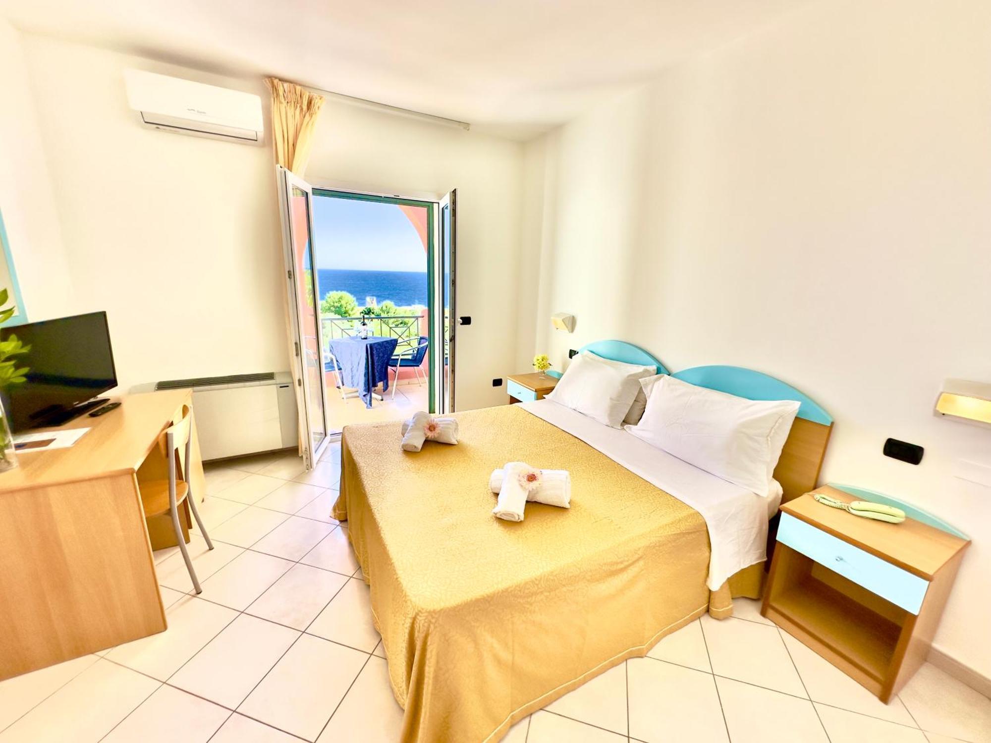 Hotel Alize Santa Cesarea Terme Exteriör bild